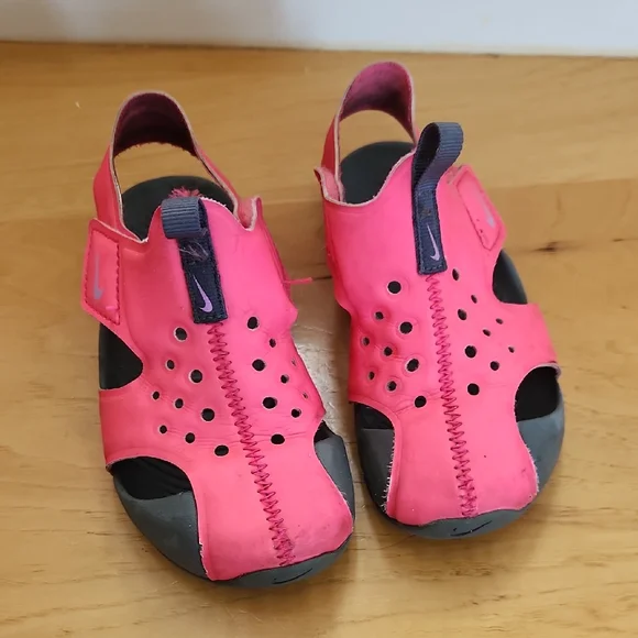 Nike Bright Pink Kids' Sandals - Picture 1 of 3